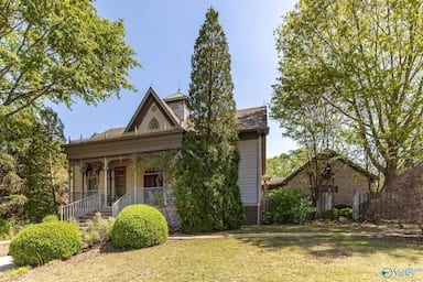 Laurie McGuire, Quest Realty