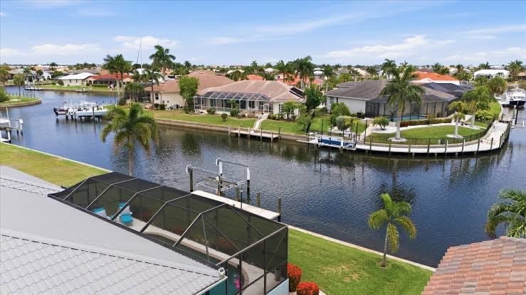 Golf Course Living at Its Best 3BR Luxury Stay - Three-Bedroom Apartment, photo 4