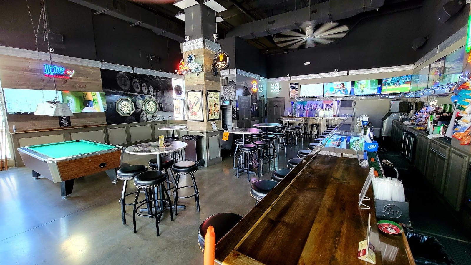 Paddy Wagon Irish Pub, photo 2