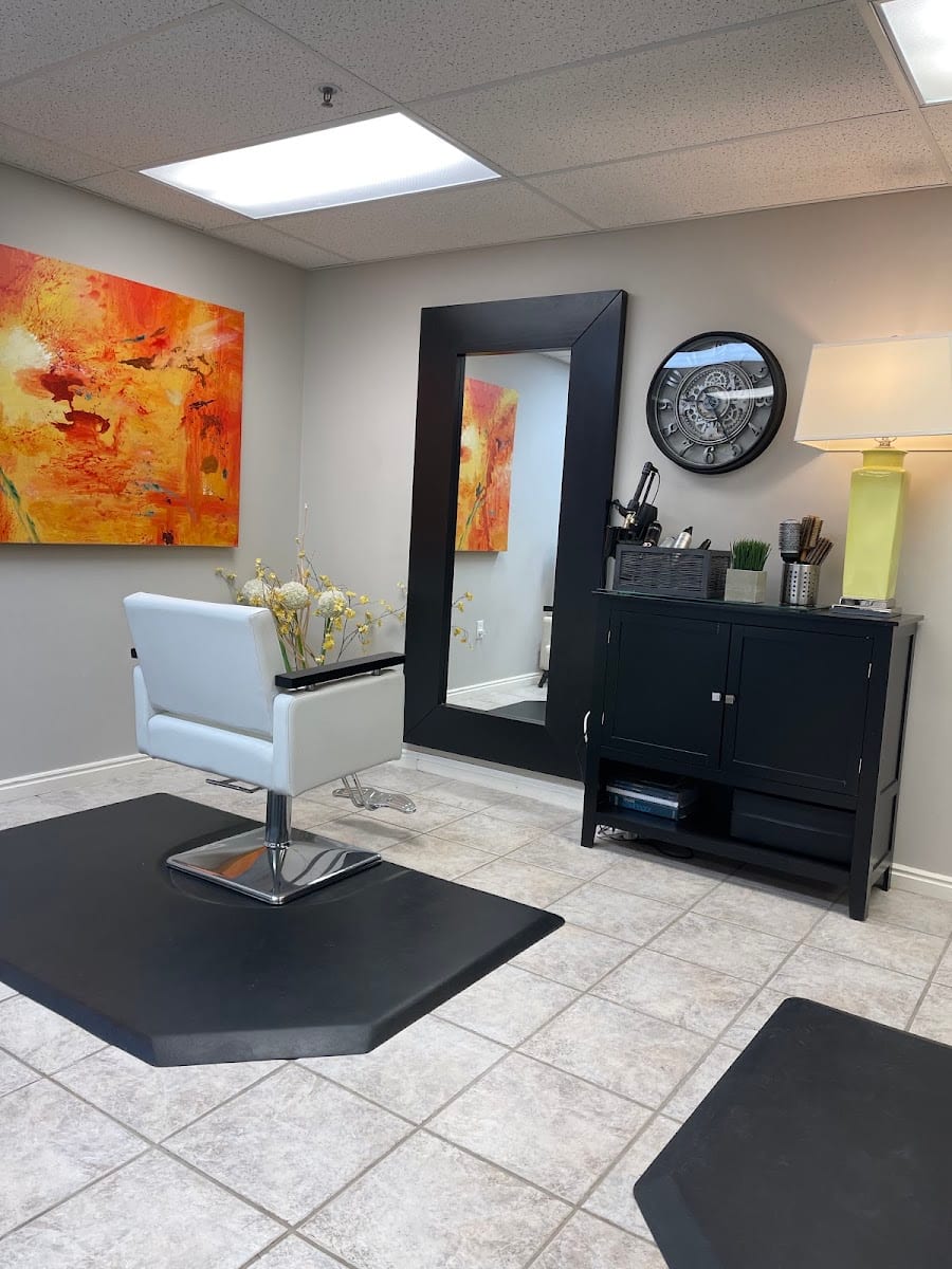aPriA Salon, photo 2