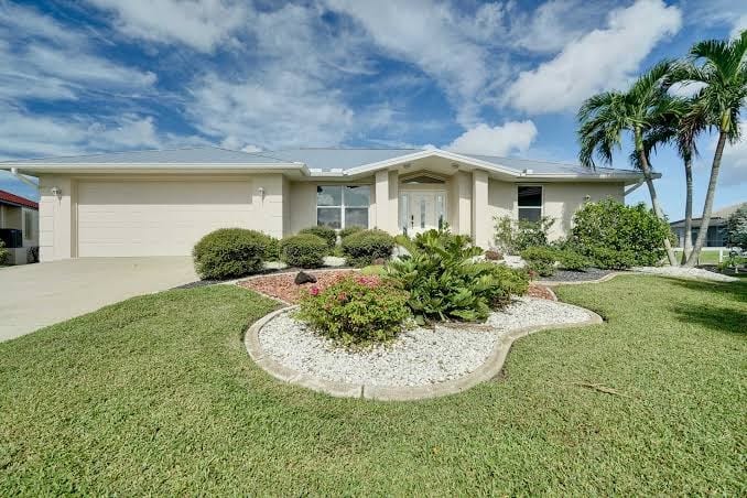 Golf Course Living at Its Best 3BR Luxury Stay - Three-Bedroom Apartment, photo 3