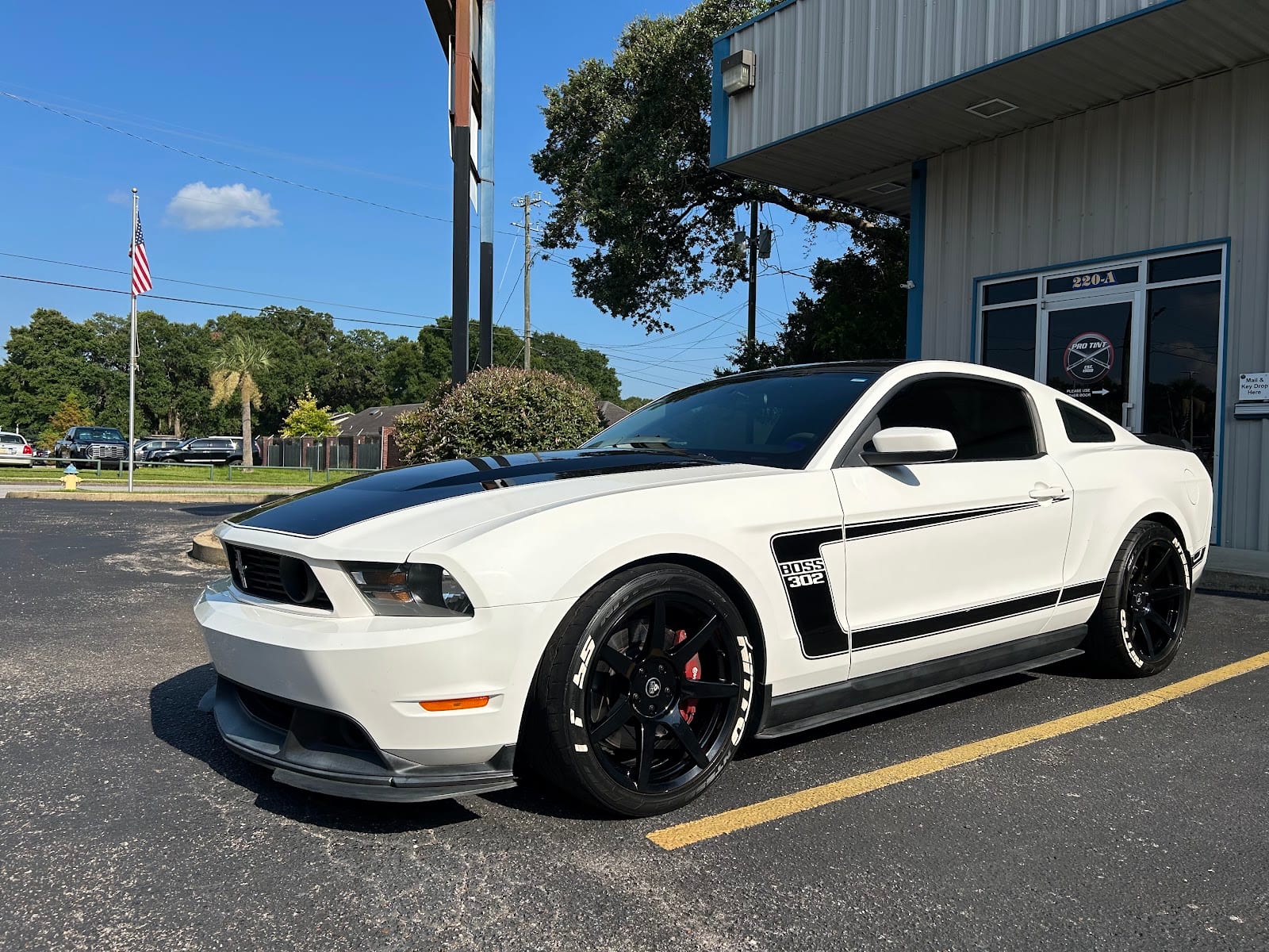 Lucid Auto Salon, photo 4