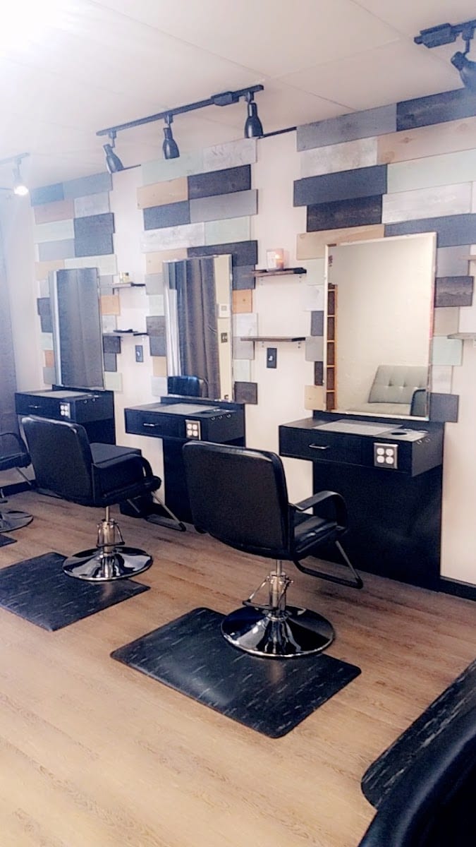 A LA MODA HAIR SALON