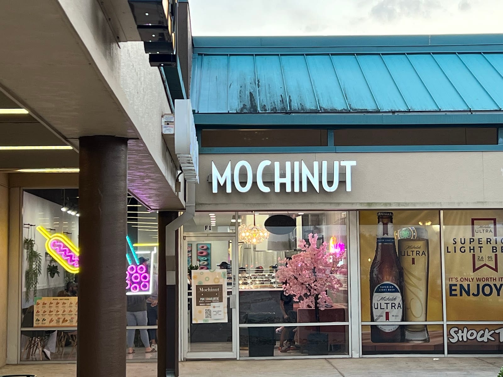 R&B Tea & Mochinut Port Charlotte, photo 2