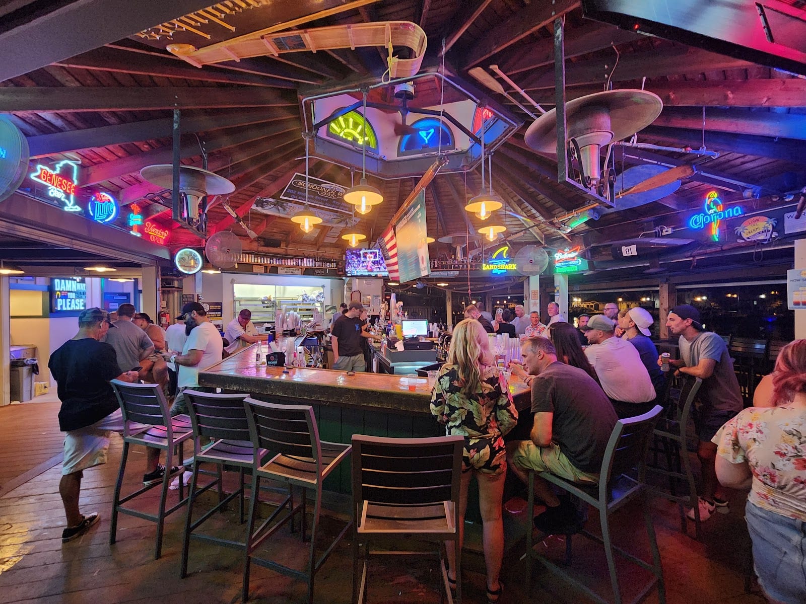 Schooners Riverside Pub