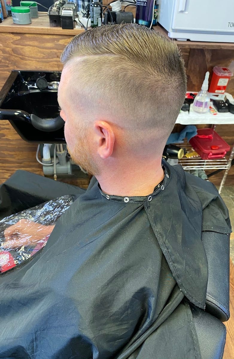 Clyde's Barber Cuts, photo 4