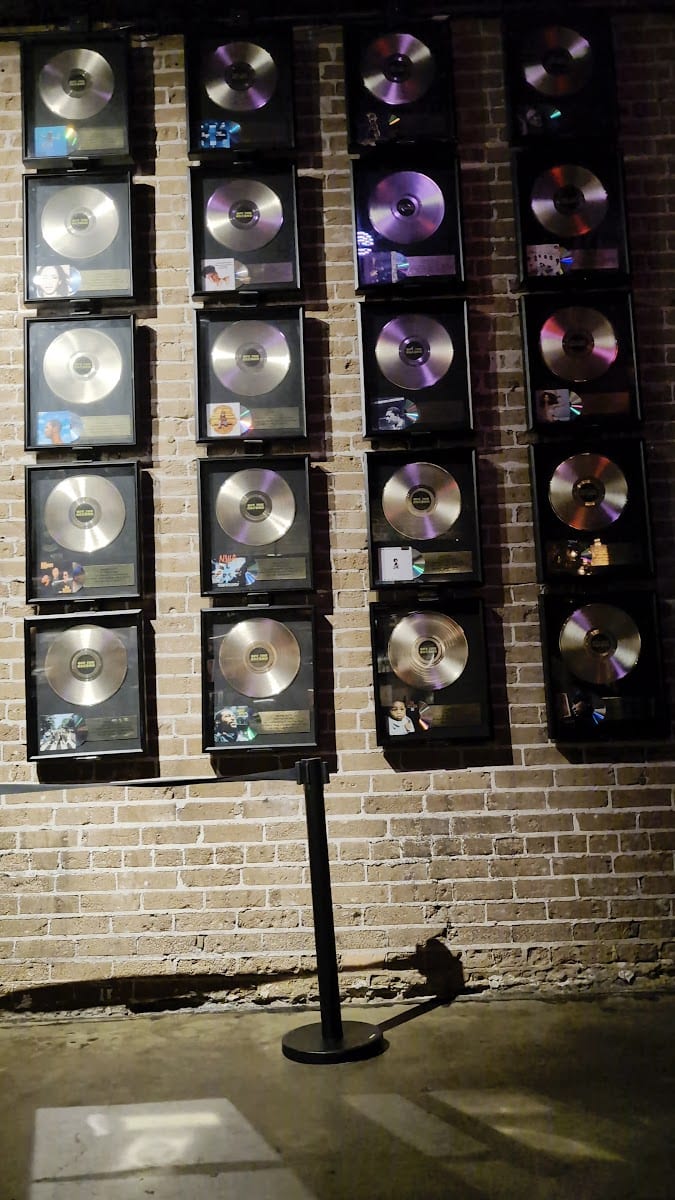 Off The Record, photo 3