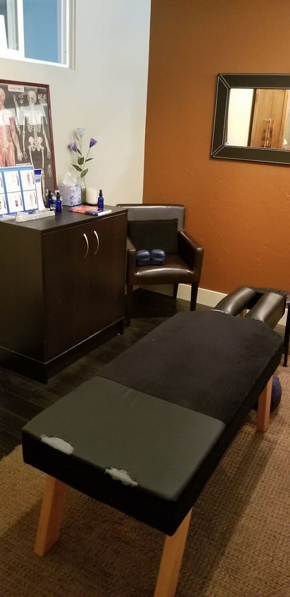 Momentum Chiropractic Clinic - Spine Pain Relief - Dr. Khanin, photo 4