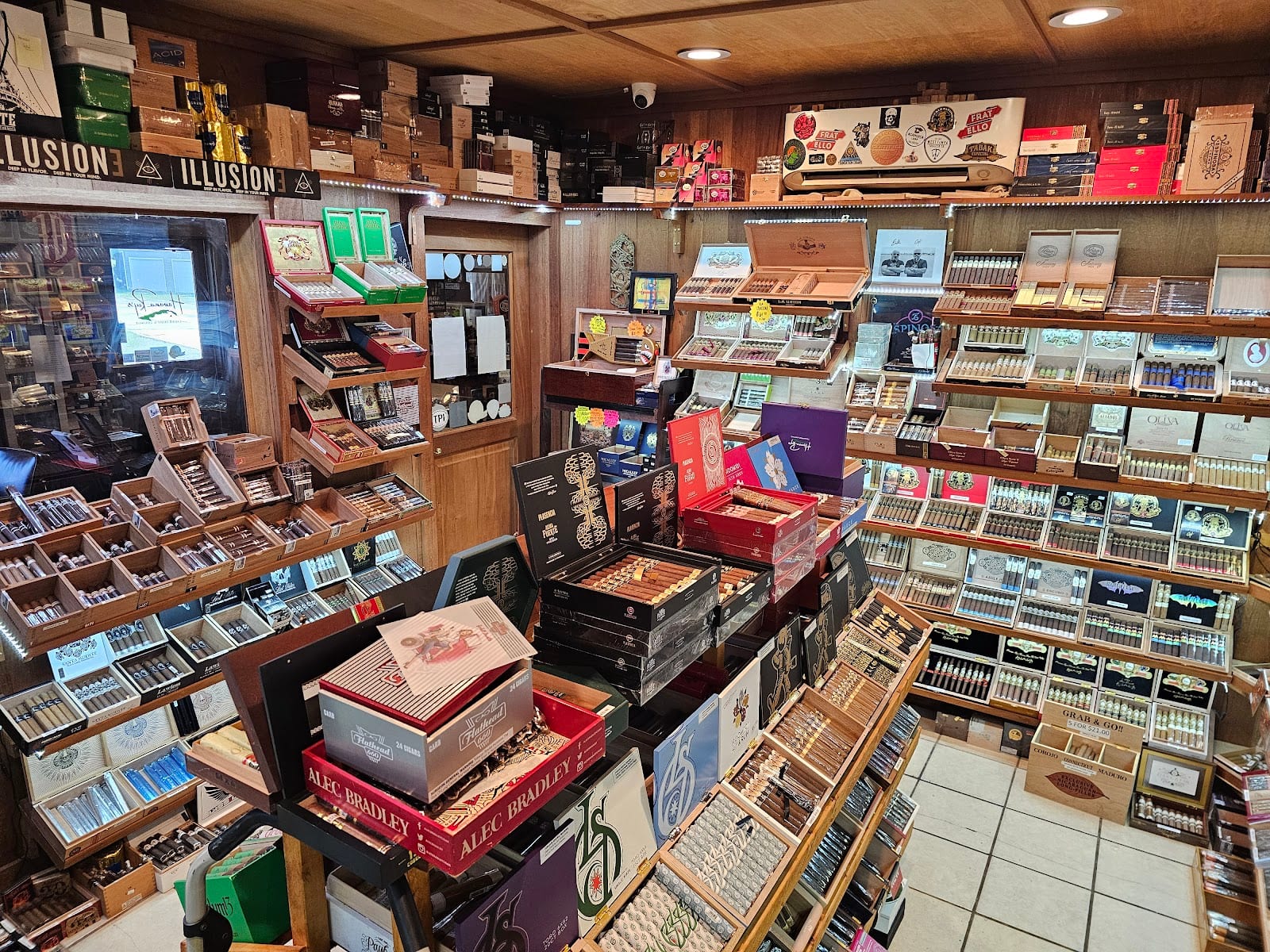 Havana Rey's Cigar Shop & Lounge, photo 3