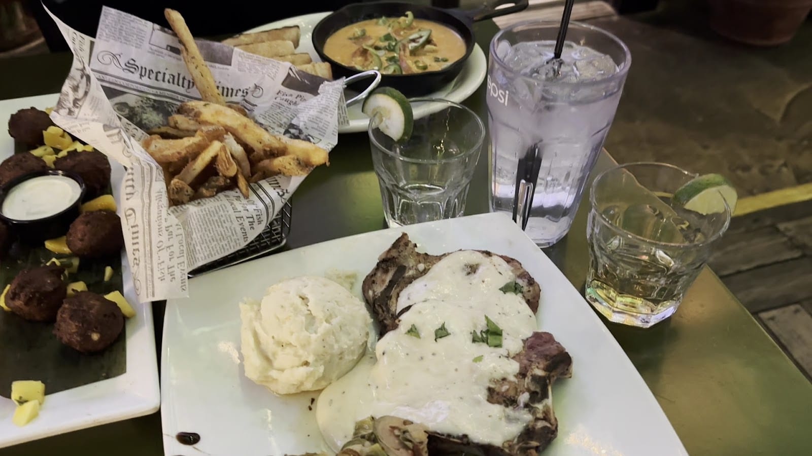 Green Iguana Bar & Grill, photo 2