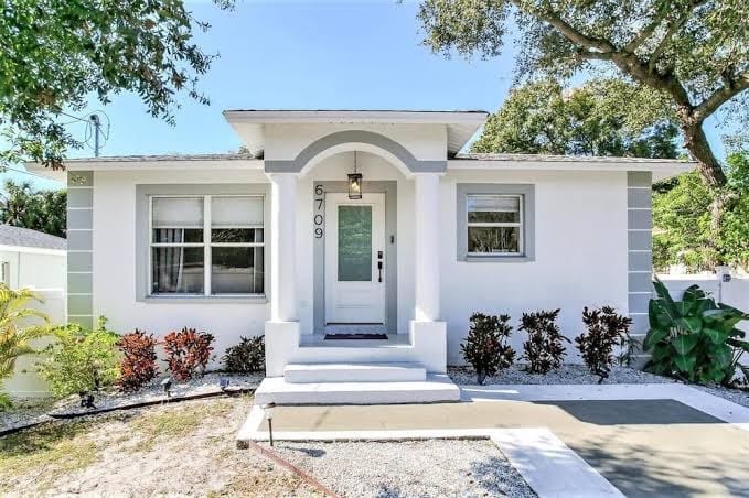 Tampa Escape: 4BR, 9-Bed Home, Game Room Firepit, photo 3