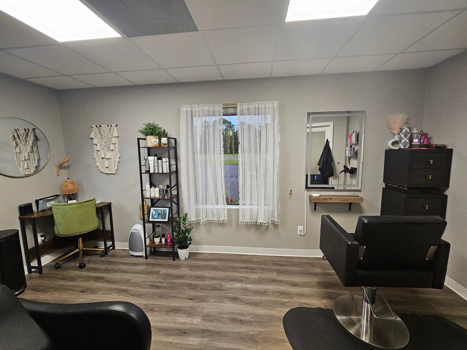 White Cactus Salon Suites, photo 4