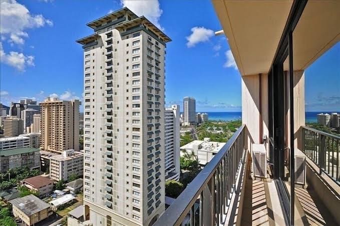 Brooks Beach Vacations Wyndham 4 Star Resort 1805 Waikiki, photo 2