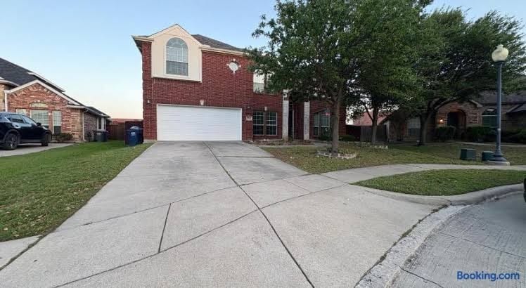 Spacious 4200 sqft | 6 bdrms 4 bath | Gym |Pets OK