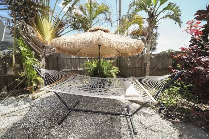 Charming Venice FL 2-bed 2 bath apartment with AC pool tennis court
