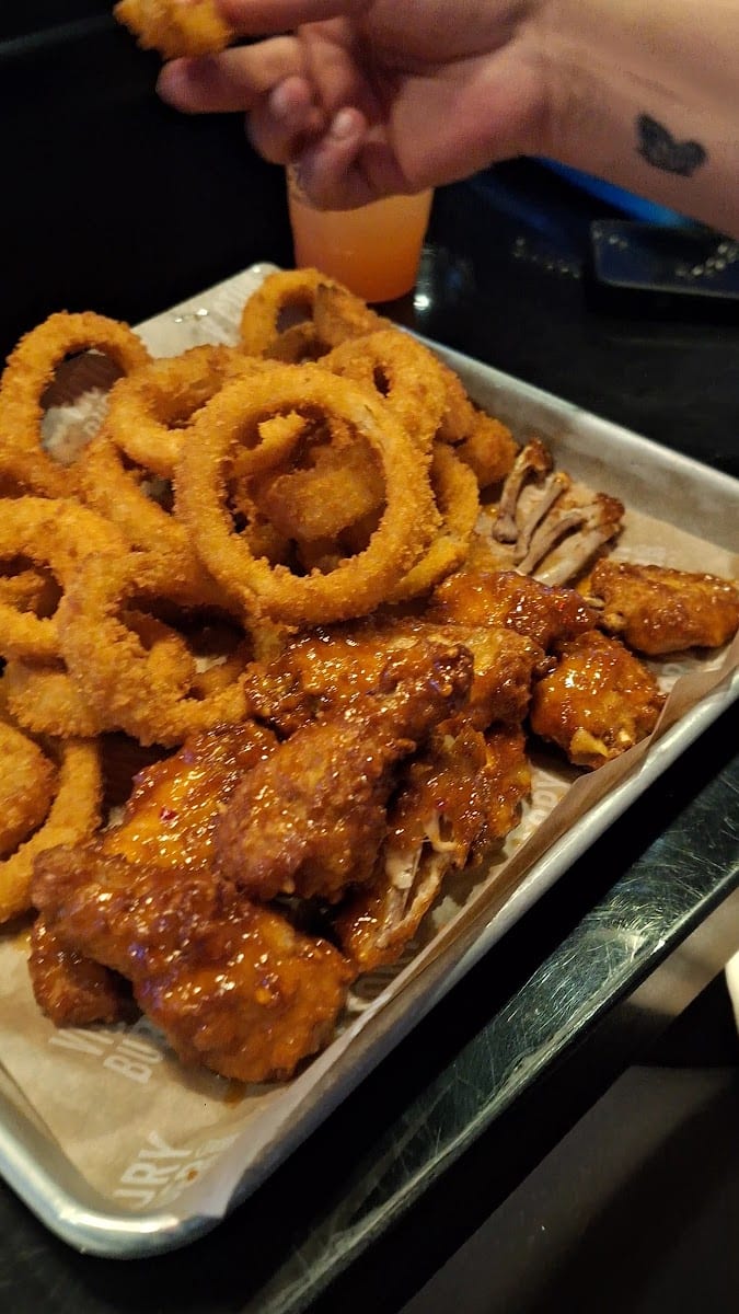 Victory Burger & Wings Co., photo 3