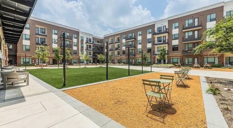 Landing | Chic 1BD, Gym, Rooftop Lounge
