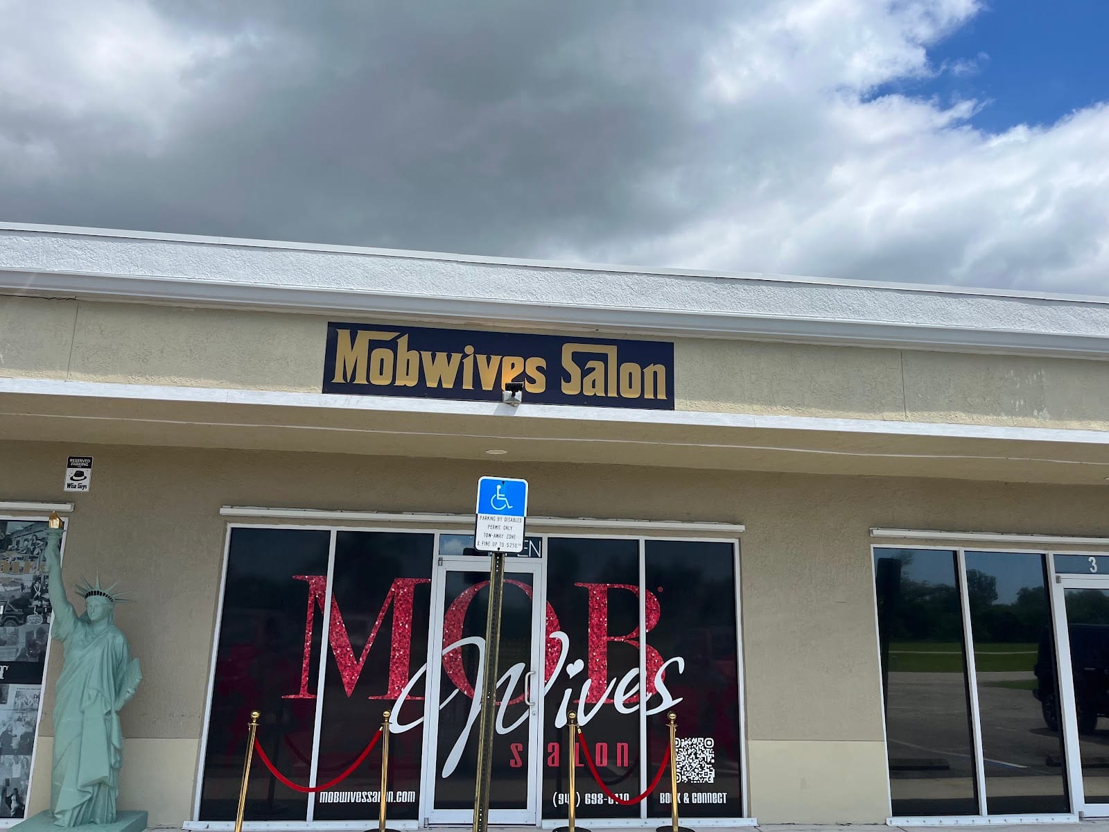 Mobwives Salon®️ Hair That Radiates Confidence—“Join the Mobwives Lifestyle!“ Ladies haircuts-Extensions, photo 3