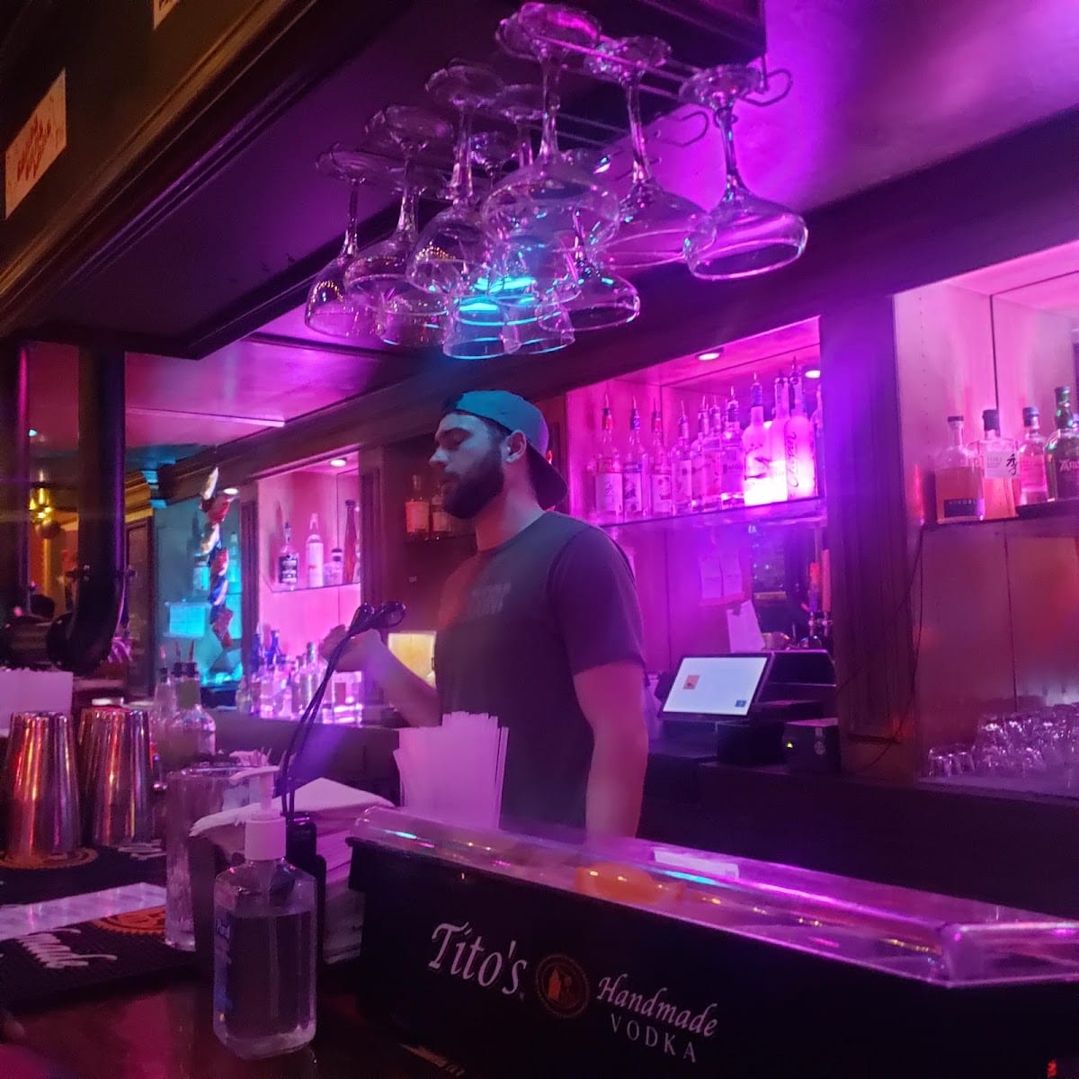 Tin Lizzie Saloon, photo 3