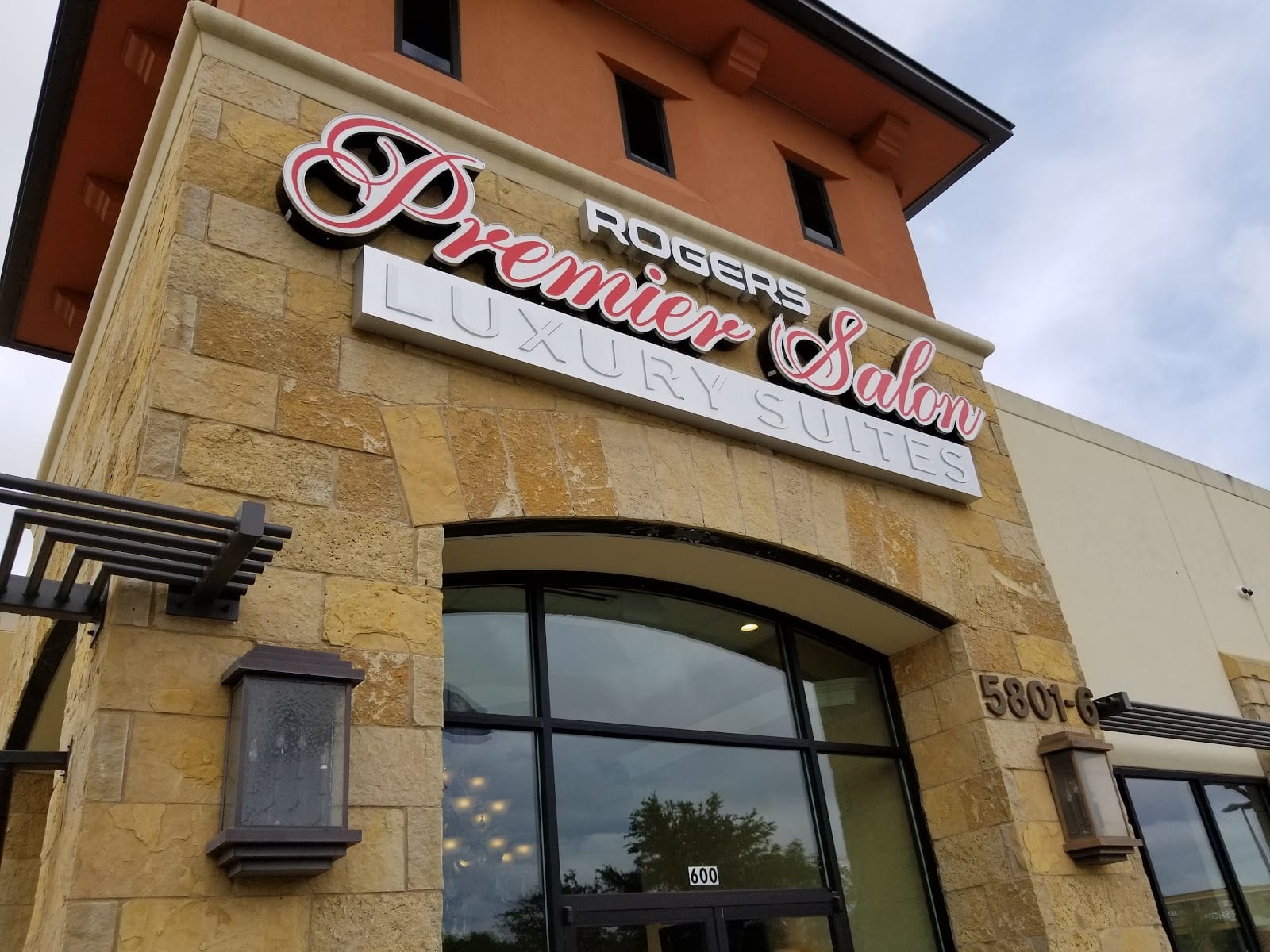 Rogers Premier Salon Suites, photo 4