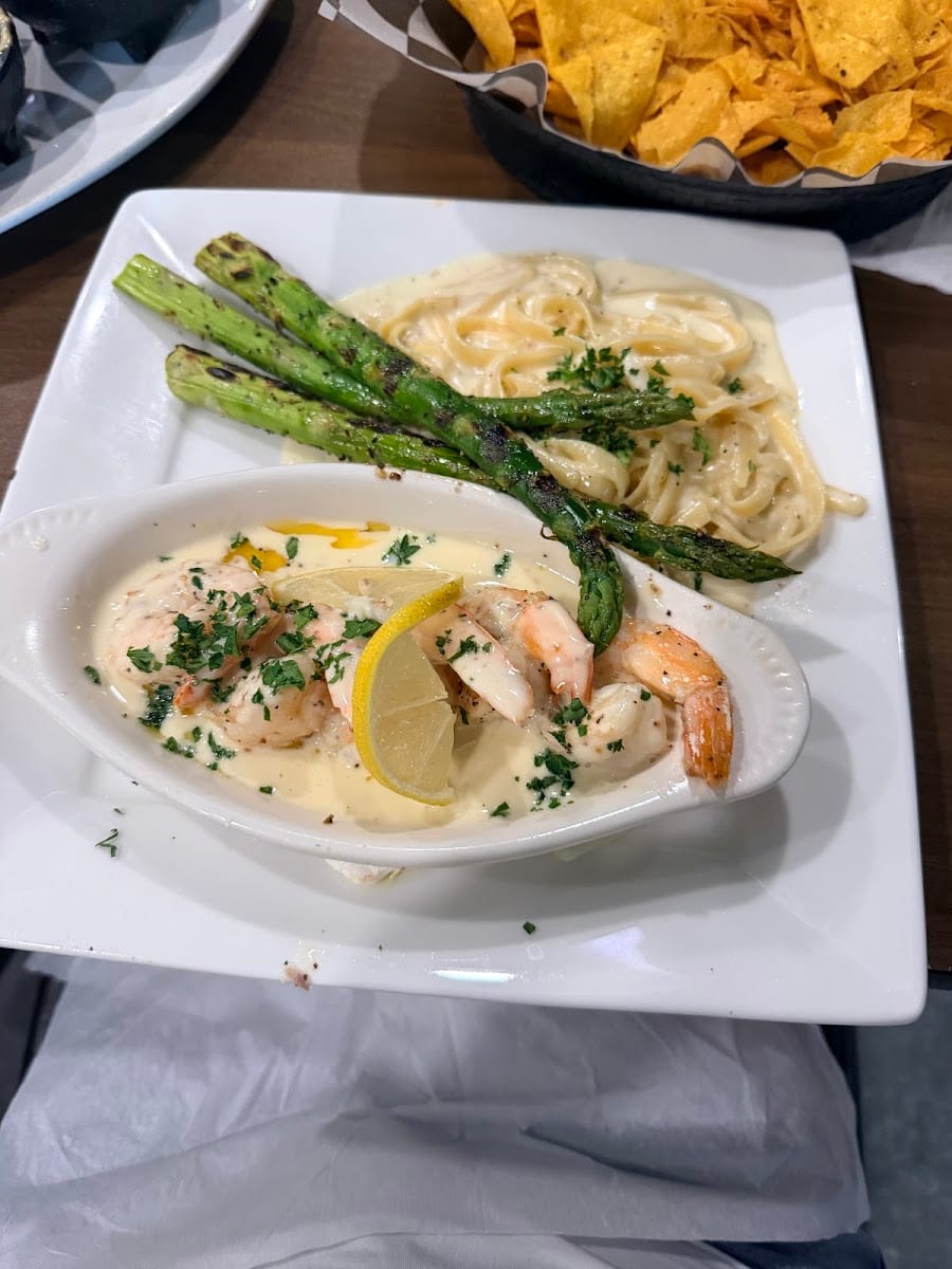 Outlaws Restaurant & Saloon