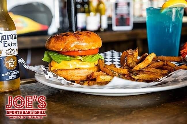 Joe's Sports Bar & Grill