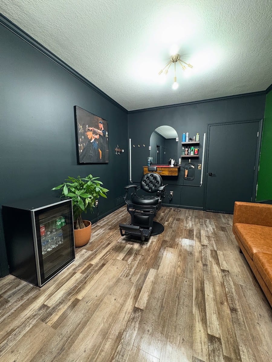 The Lucky Clover Barbershop, photo 2