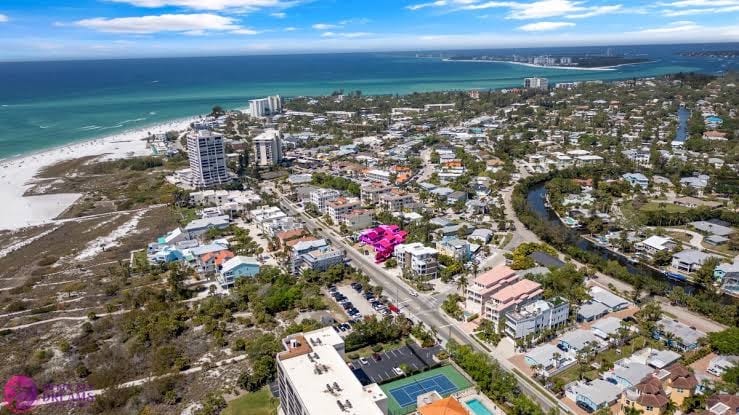 Private Heated Pool, 100 Steps to Beach Access, 5-min walk to Siesta Key Village