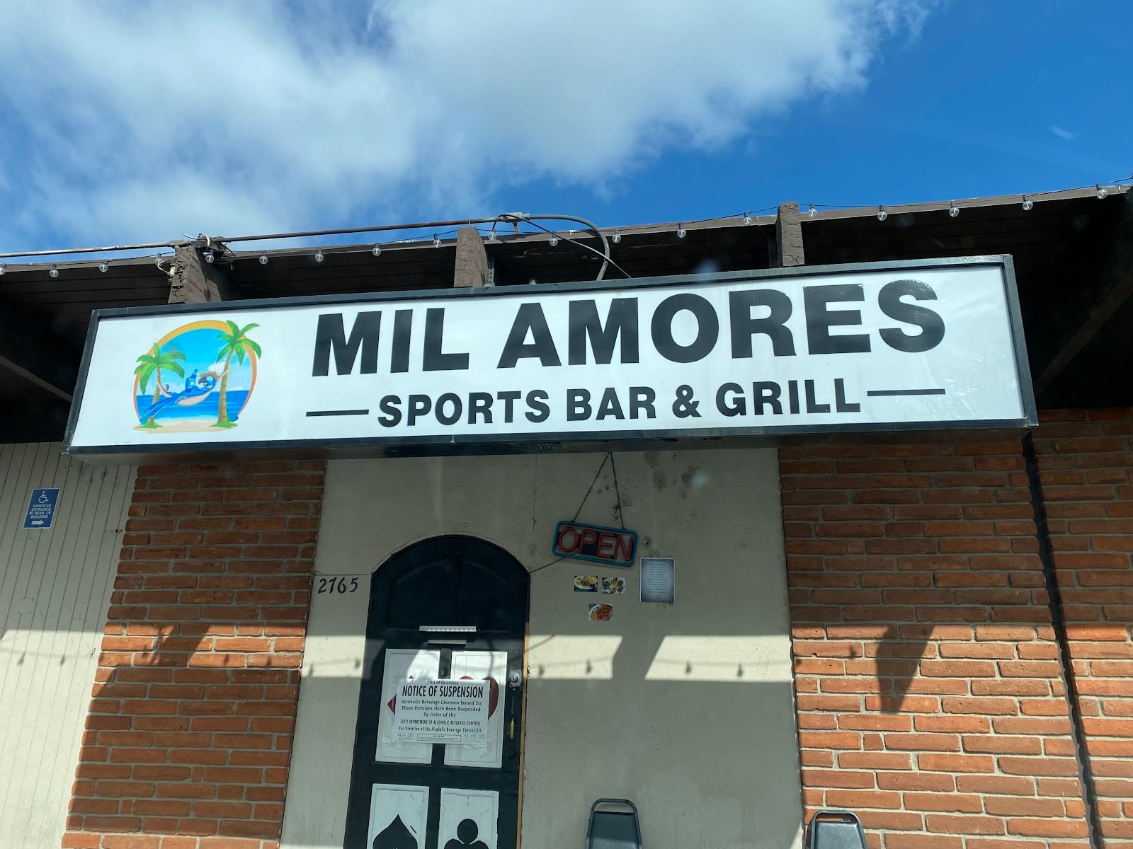 Mil Amores Sports Bar & Grill, photo 2