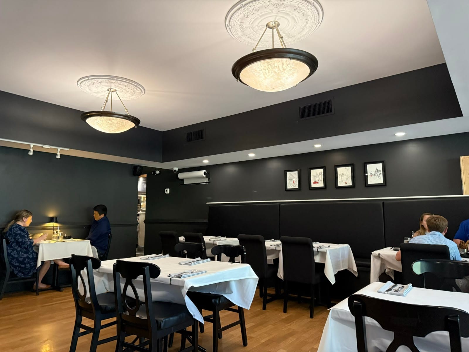 Bisou Bar and Bistro