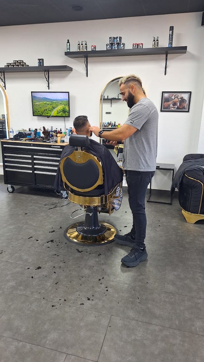 Up and Up Barbershop 2, photo 3