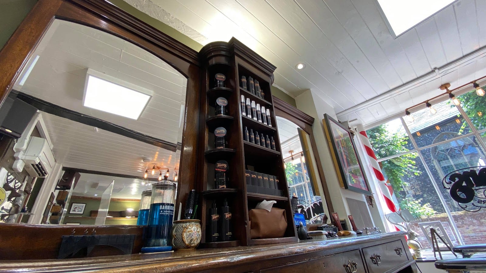 Trumans, photo 2