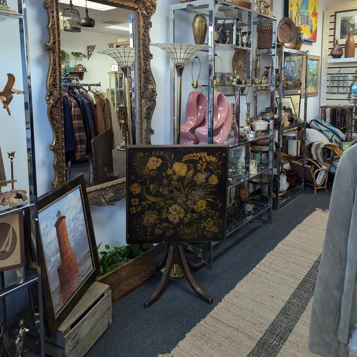 Vintage Vibe Finds, photo 2