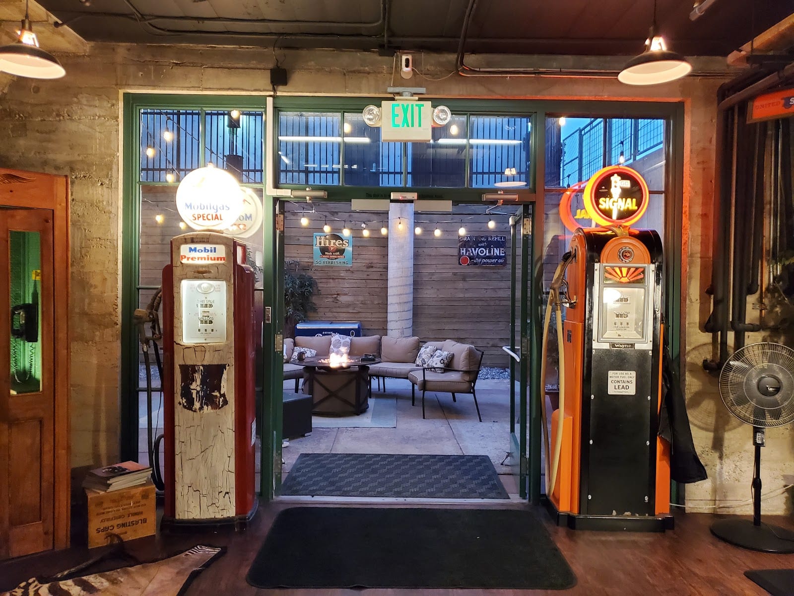 Mac's Place, photo 4