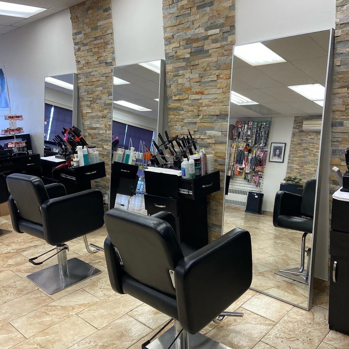 Sado's Beauty Salon, photo 2