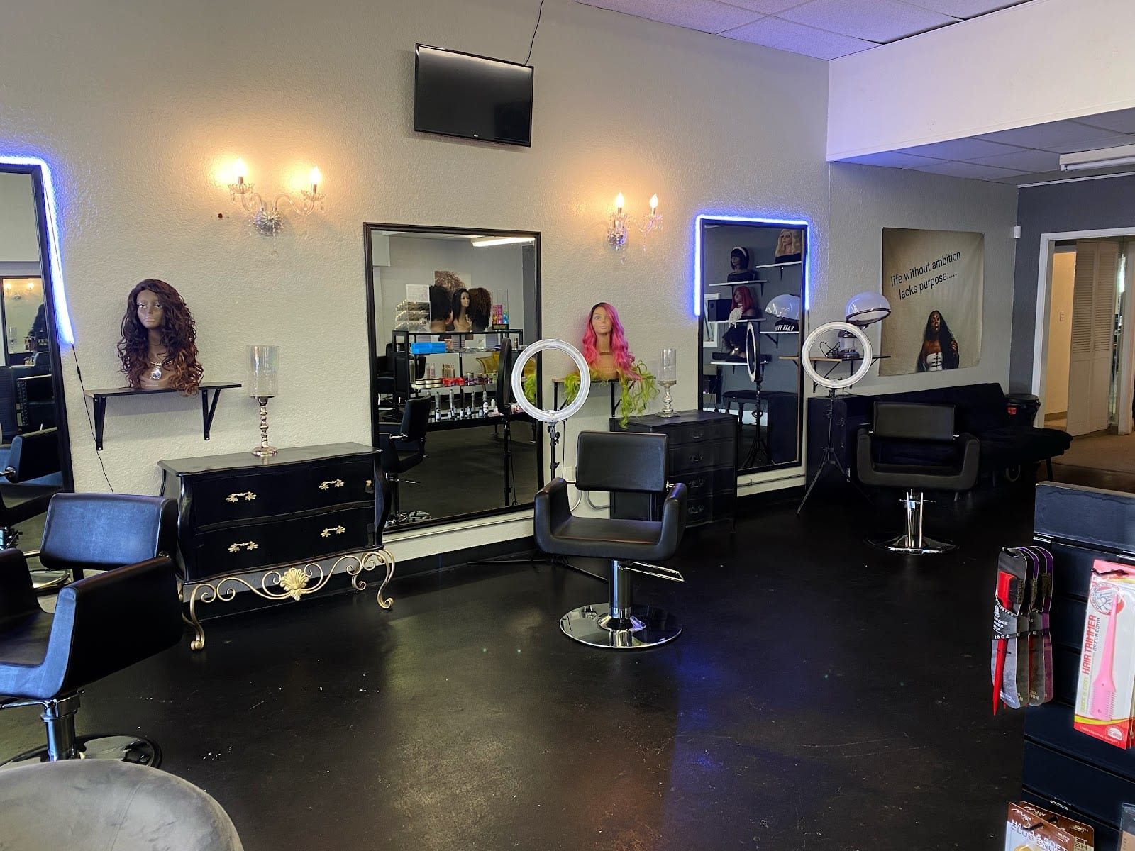 Ambitious Vanity, photo 3