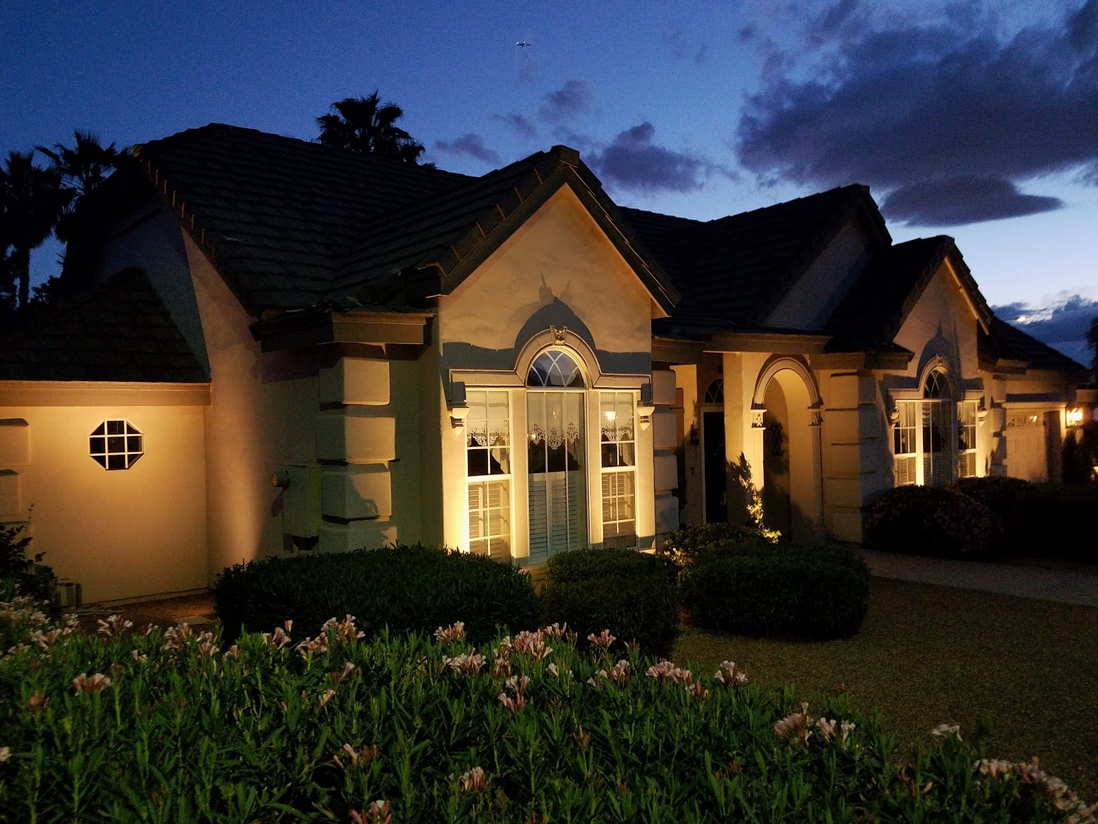 His Lighting, photo 2