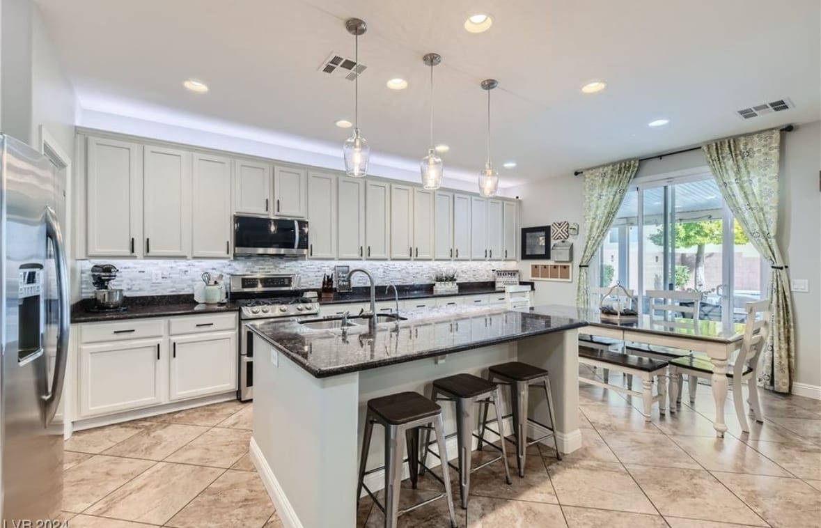 Jenna Felli - The Shawna Felli Team - Berkshire Hathaway HomeServices Nevada Properties, photo 2