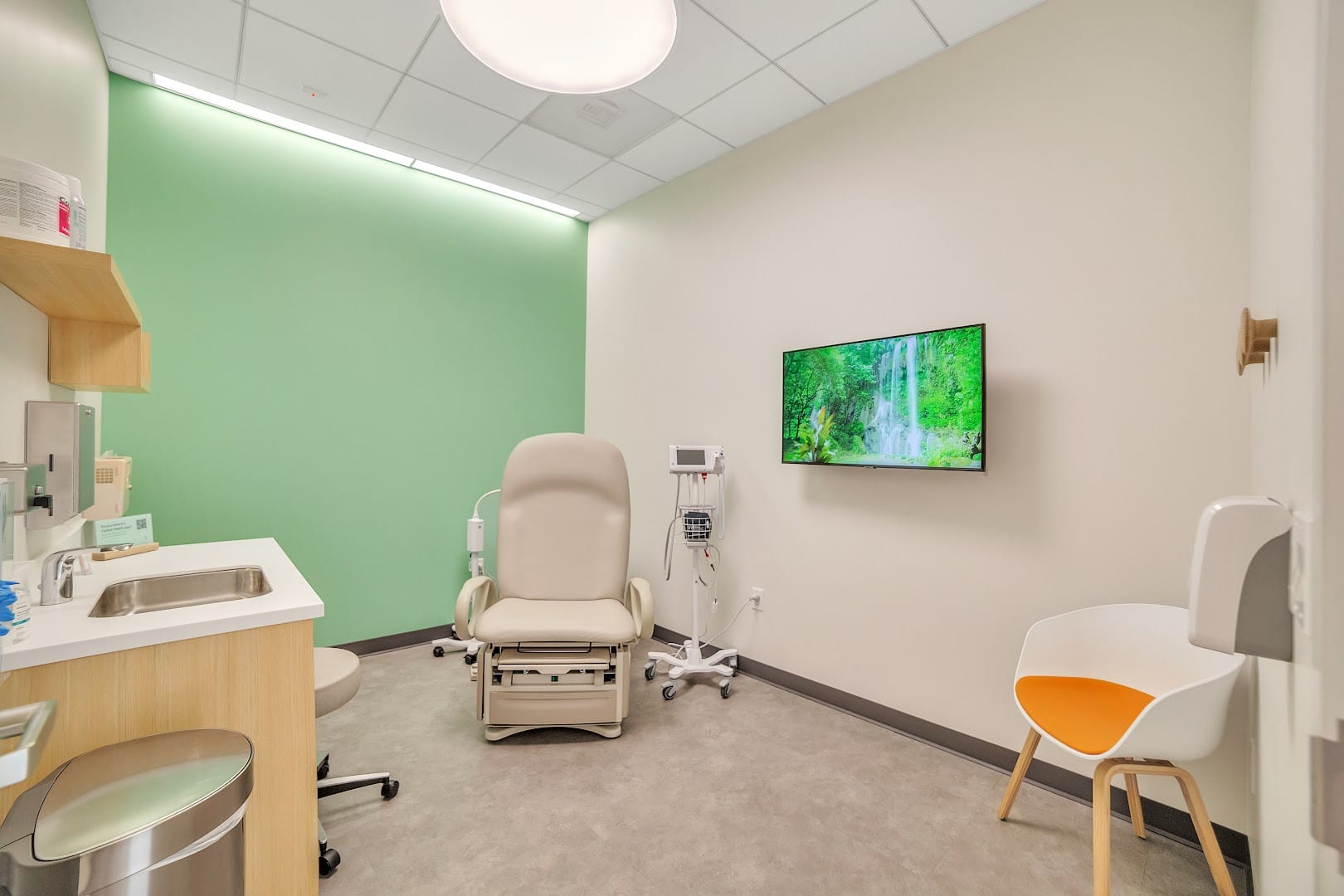 Carbon Health Urgent Care Aurora - Arapahoe Crossing, photo 3