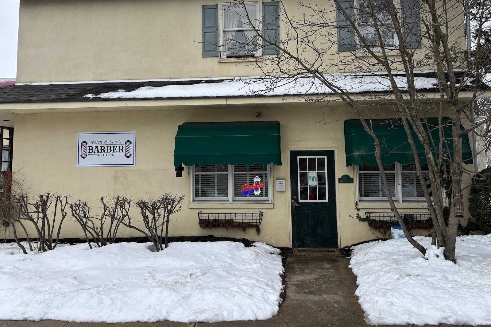 Norm & Lew's Barbershop, photo 2