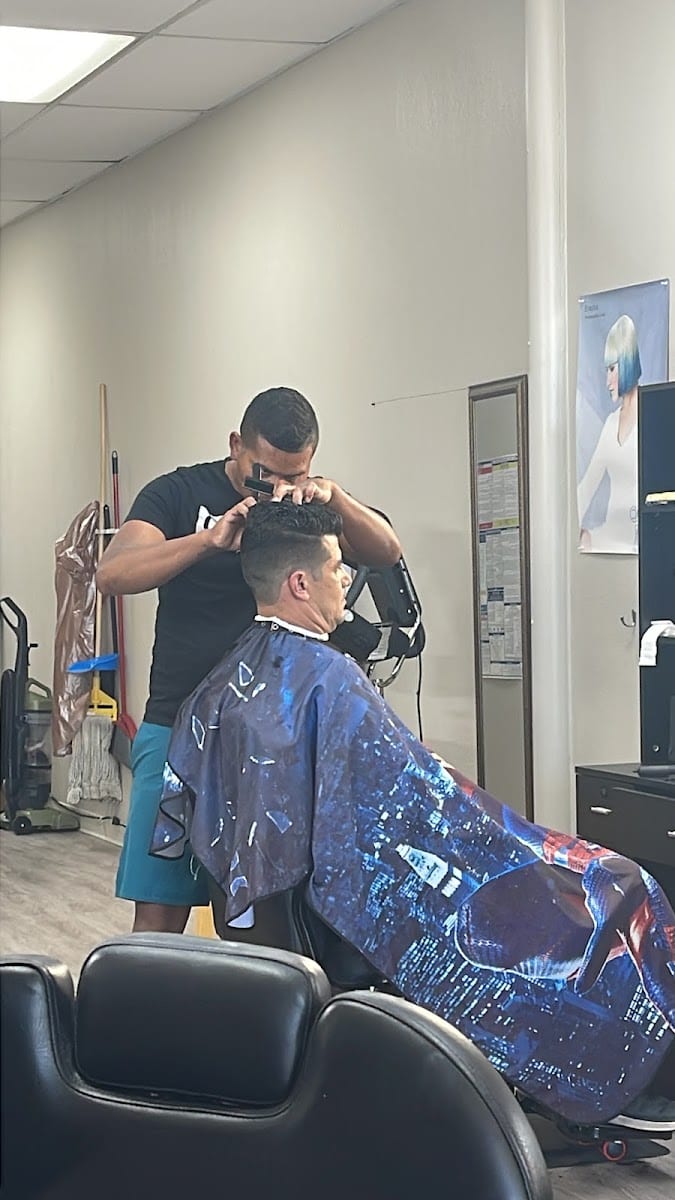 SALÓN YOLI & BARBER SHOP