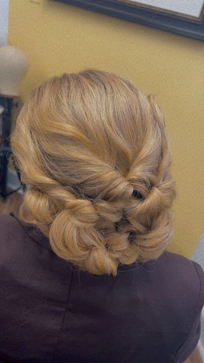 RestHairations The Salon