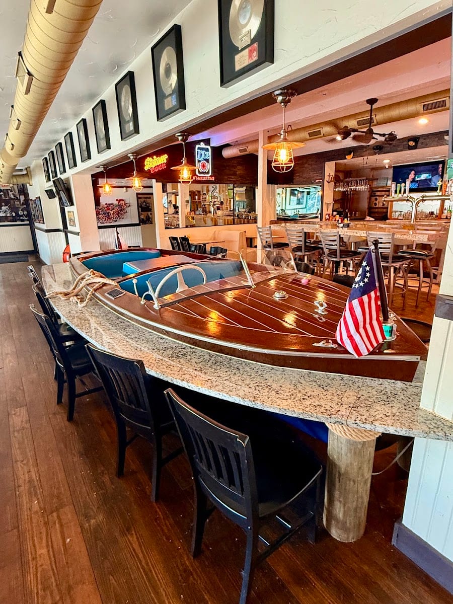 Rockin' S Bar and Grill at Twin Coves Marina, photo 2