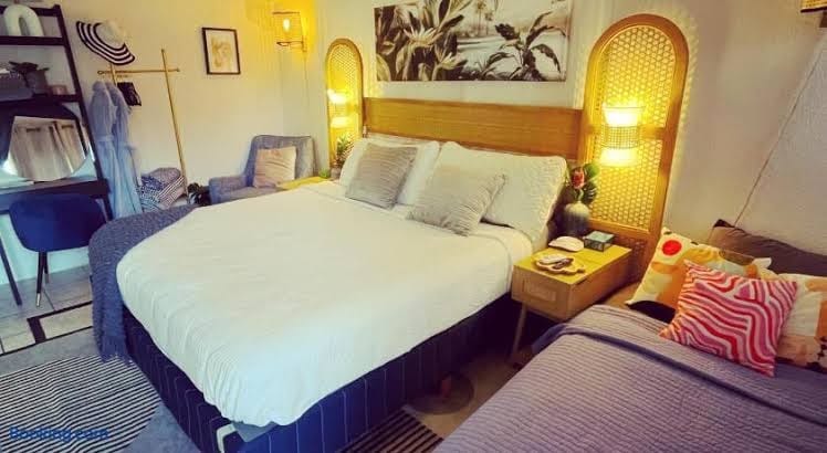 Seashore Waikiki studio 1 block from a beach No Resort Fees, photo 2