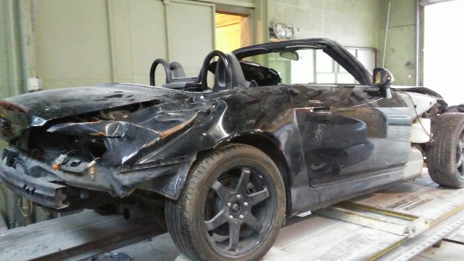 UNIVERSAL AUTO BODY SHOP