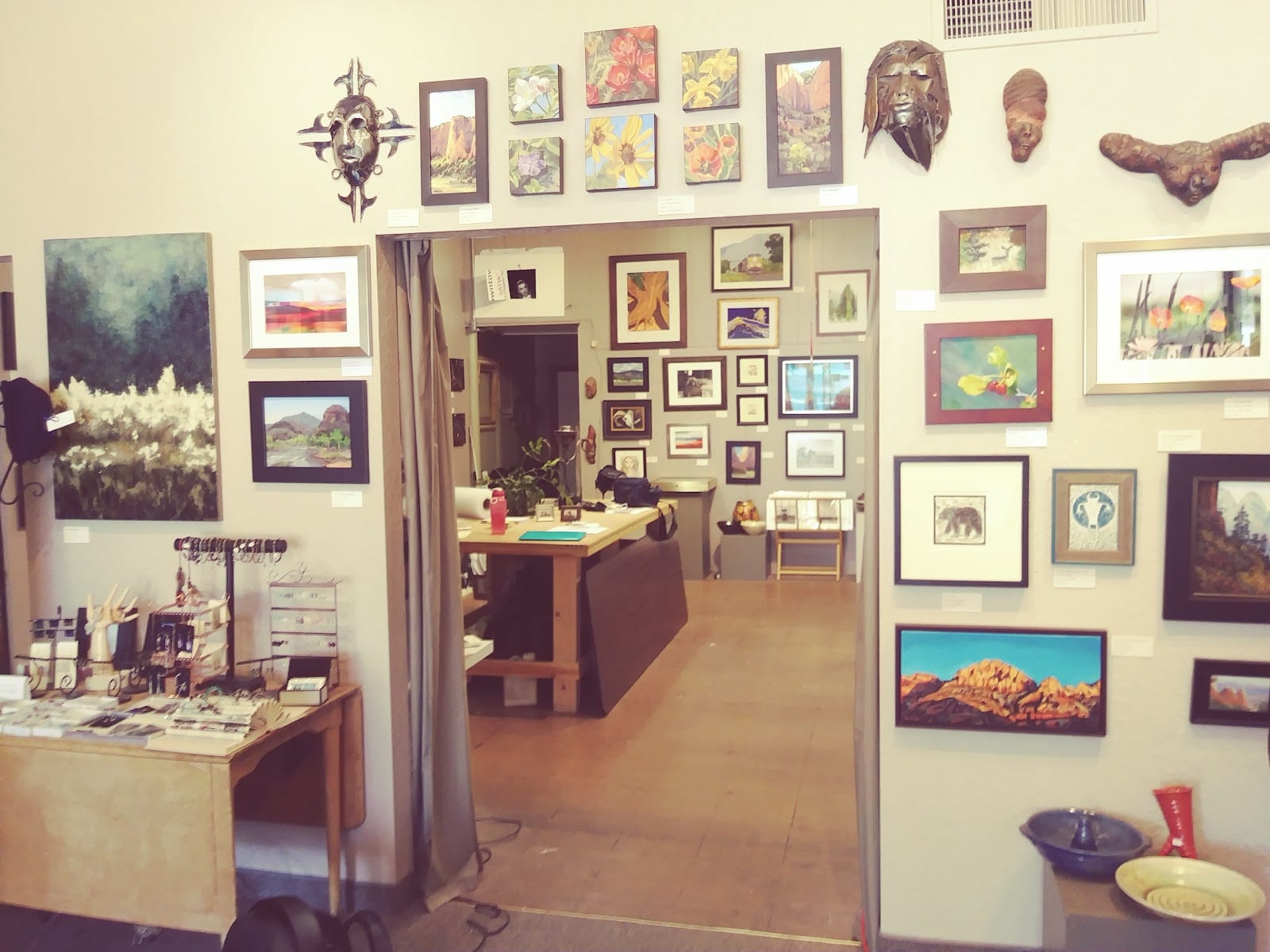 Artisans Art Gallery
