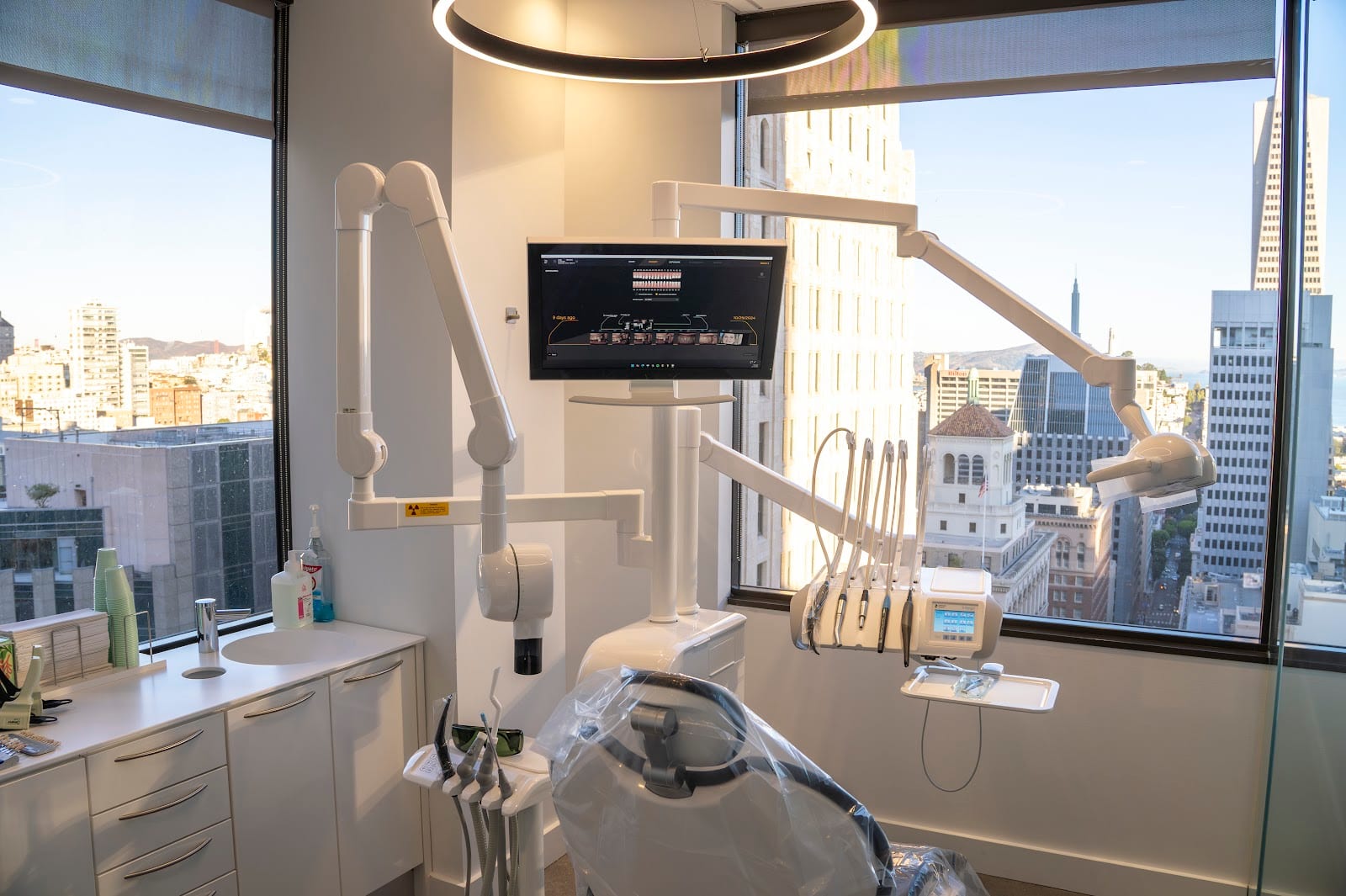 Dental Aesthetica - Leila Azad & Associates