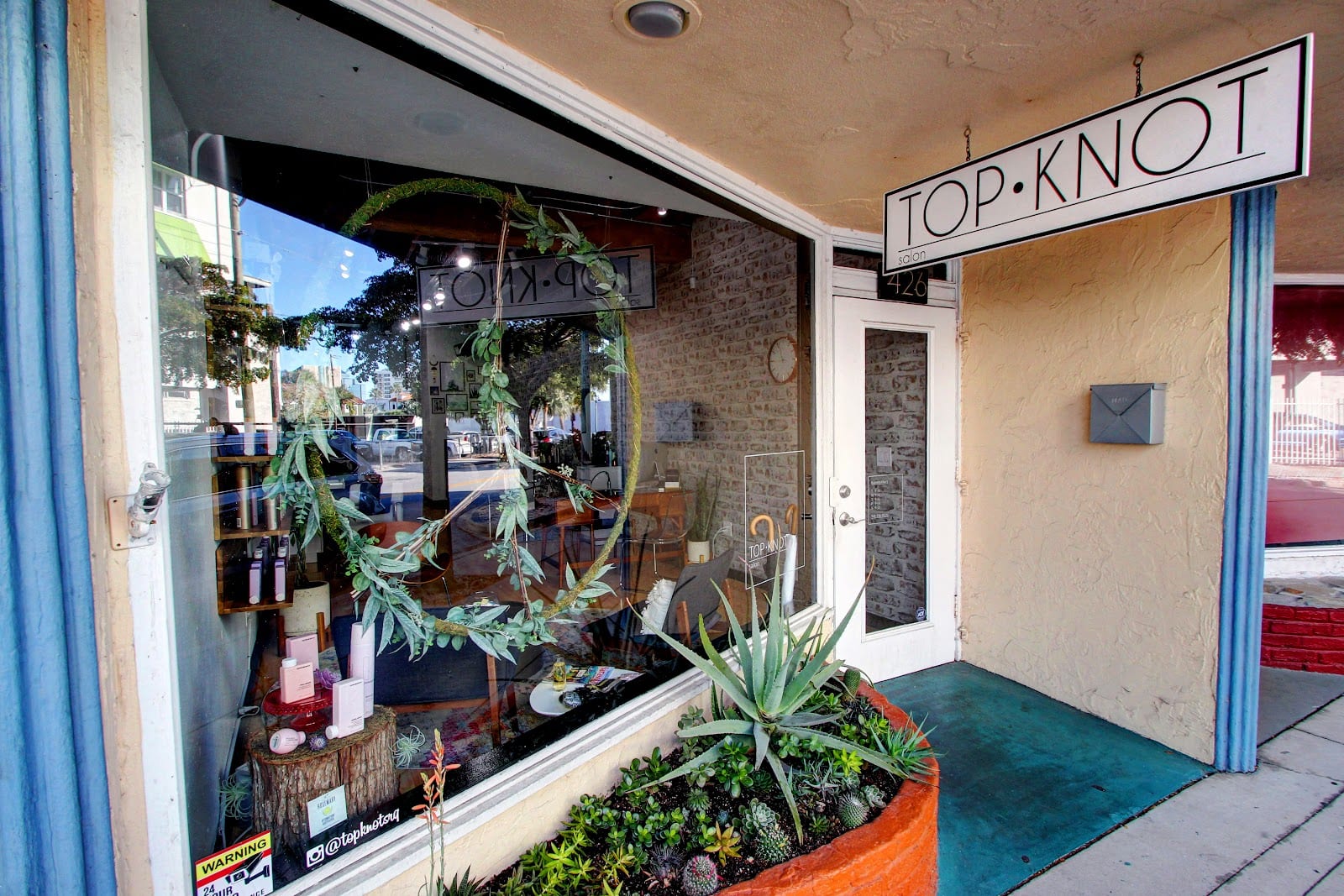 TOP KNOT salon