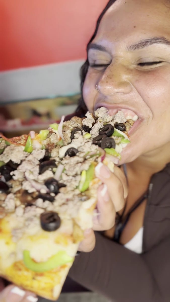 Yoli's Pizza, photo 3