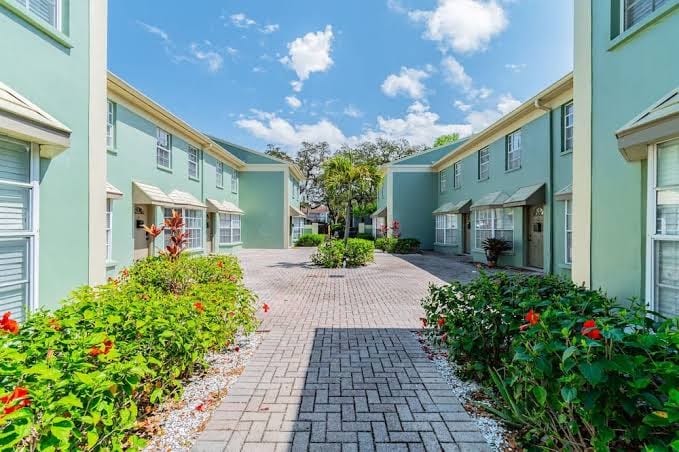 2BR/2.5BA Tampa Condo – Walk to Hyde Park, SOHO, and Bayshore
